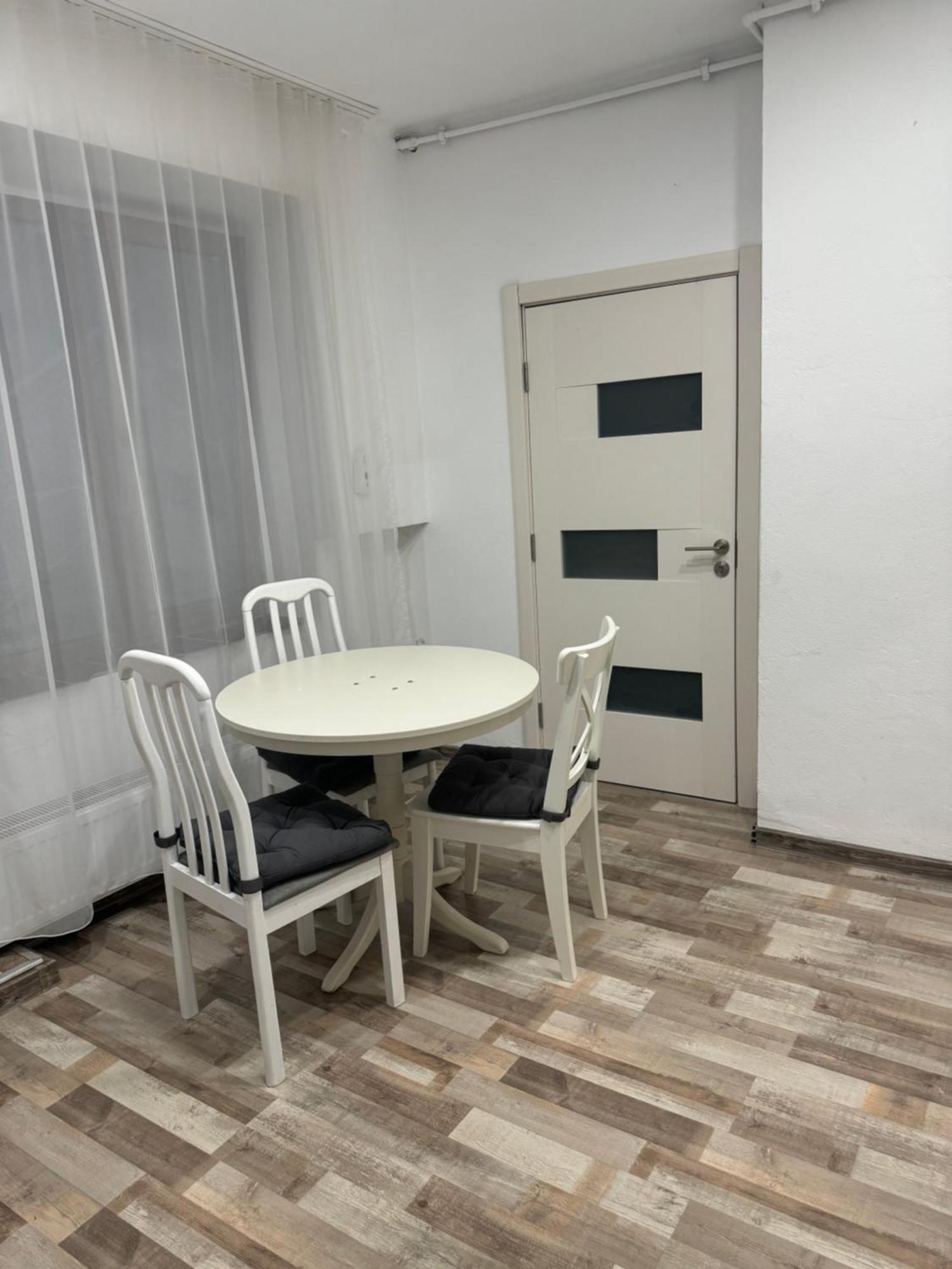 Apartament Diaconu Coresi Lägenhet Braşov Exteriör bild